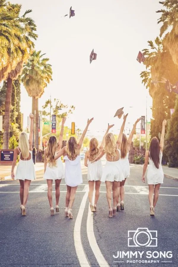 Best-Friend-Graduation-Picture-ideas