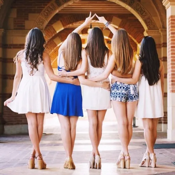 Best-Friend-Graduation-Picture-ideas