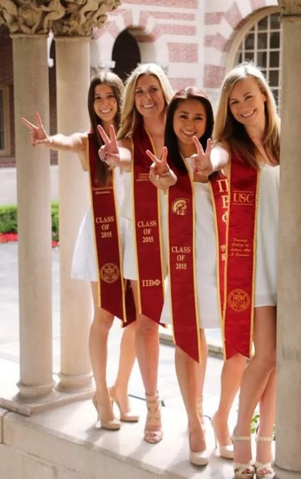 Best-Friend-Graduation-Picture-ideas