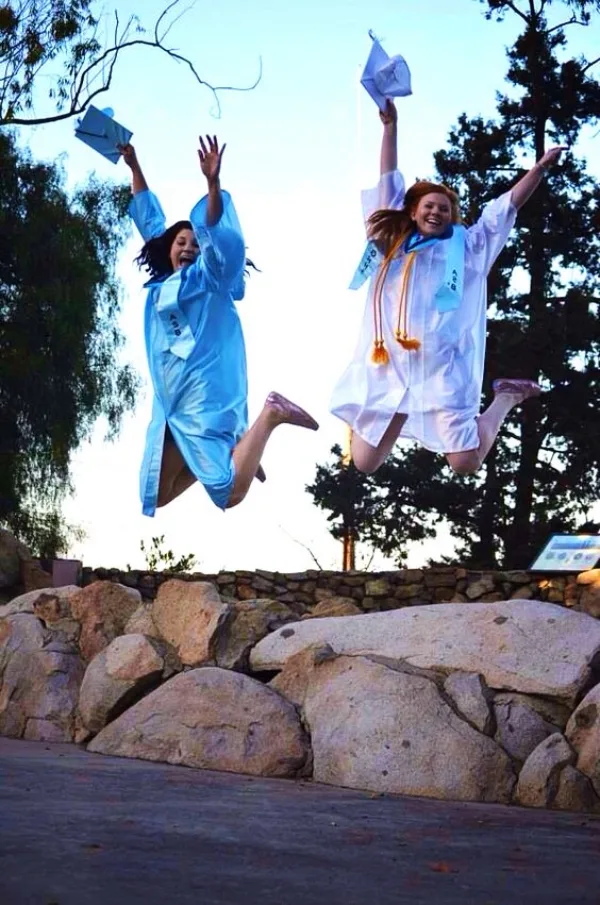 Best-Friend-Graduation-Picture-ideas