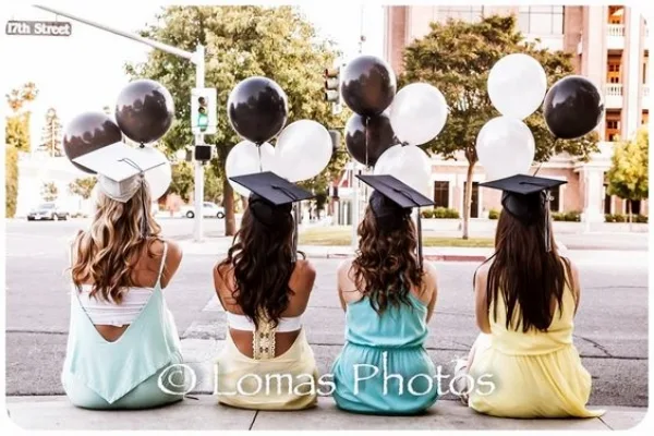 Best-Friend-Graduation-Picture-ideas