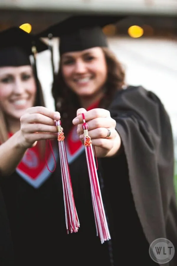 Best-Friend-Graduation-Picture-ideas