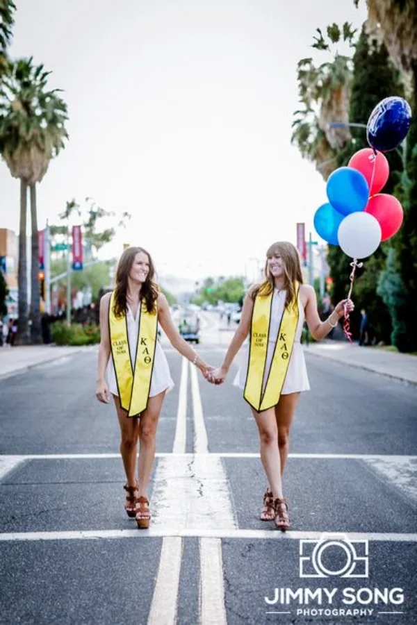 Best-Friend-Graduation-Picture-ideas