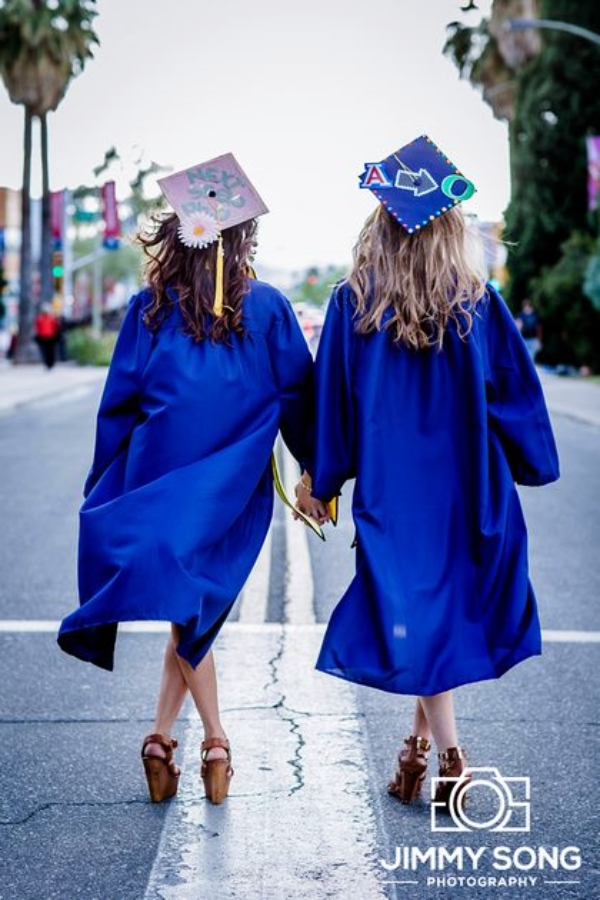 Best-Friend-Graduation-Picture-ideas