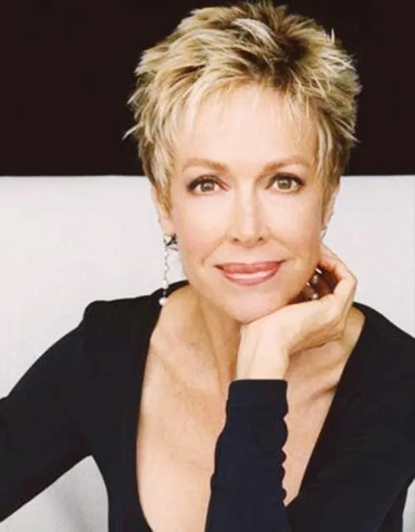 Sober-Hairstyles-For-Women-Over-50
