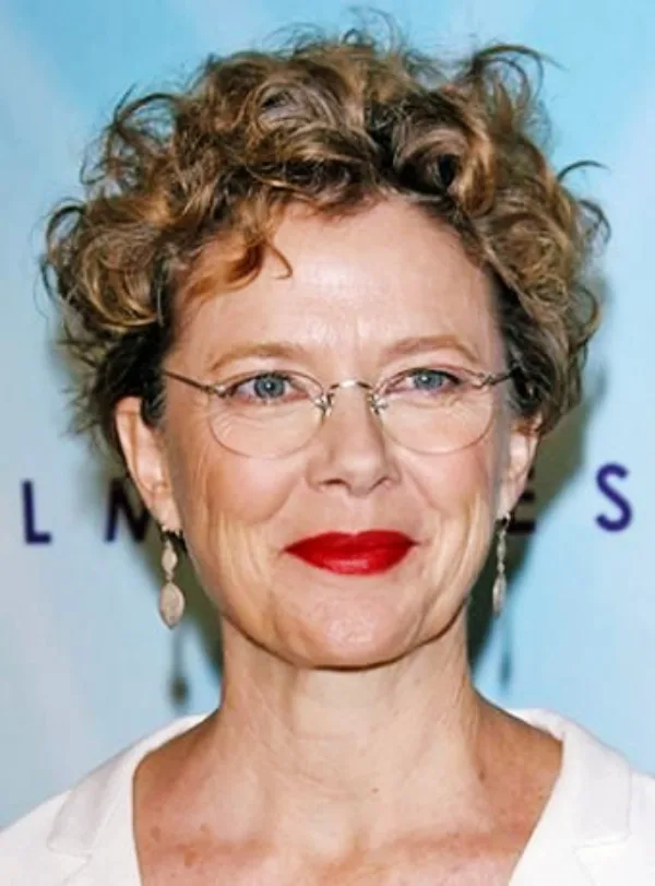 Sober-Hairstyles-For-Women-Over-50