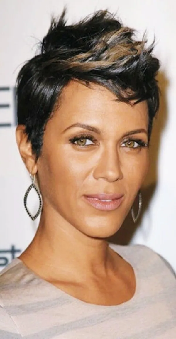 Sober-Hairstyles-For-Women-Over-50