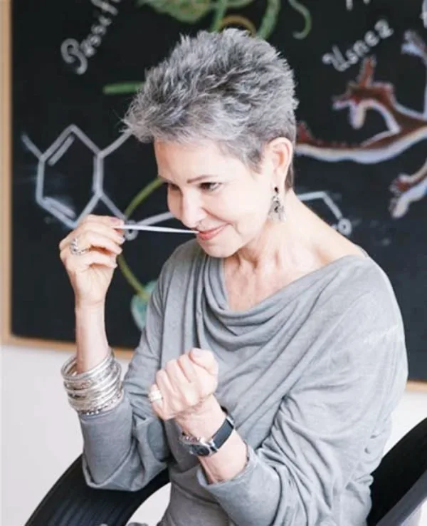 Sober-Hairstyles-For-Women-Over-50