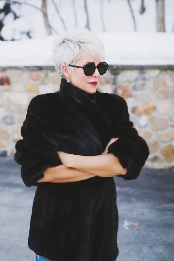 Sober-Hairstyles-For-Women-Over-50