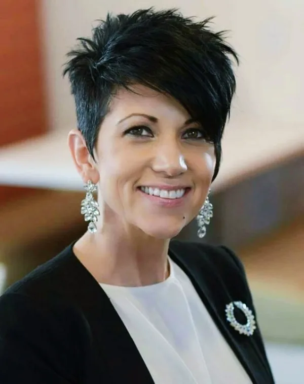 Sober-Hairstyles-For-Women-Over-50