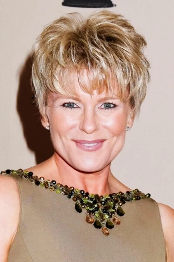 Sober-Hairstyles-For-Women-Over-50