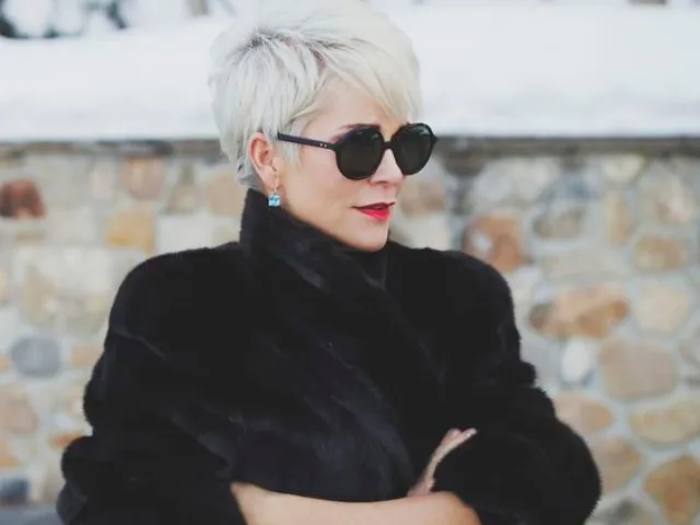 Sober-Hairstyles-For-Women-Over-50