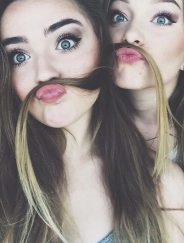 best-selfie-poses-copy-right-now