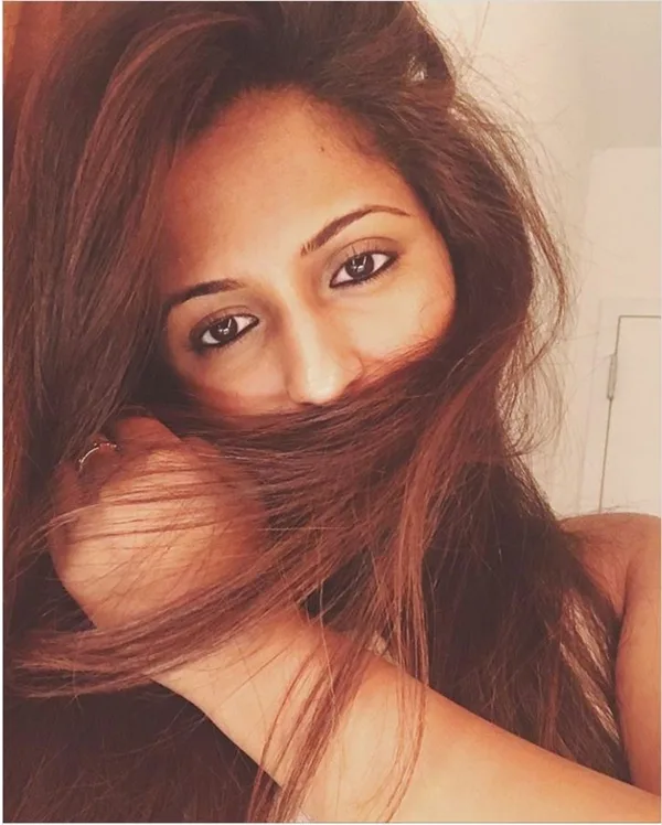 best-selfie-poses-copy-right-now