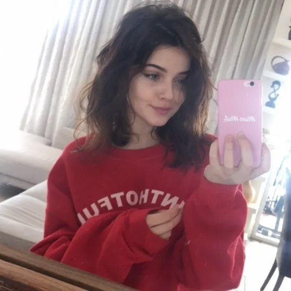 best-selfie-poses-copy-right-now