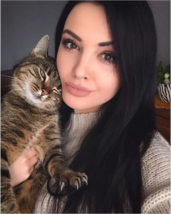 best-selfie-poses-copy-right-now