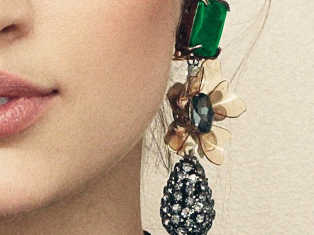 40 Hottest Examples of Structured Statement Earrings