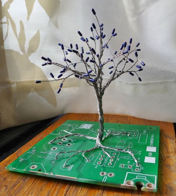 brilliant-ways-to-reuse-old-computer-parts-for-decoration