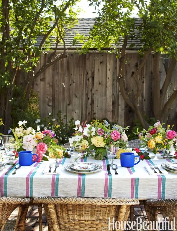 easy-table-decoration-ideas-with-flowers