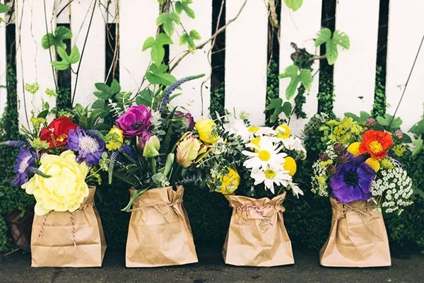 easy-table-decoration-ideas-with-flowers