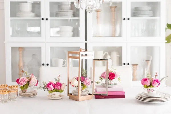 easy-table-decoration-ideas-with-flowers