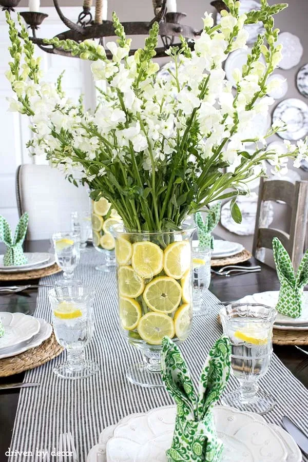 easy-table-decoration-ideas-with-flowers