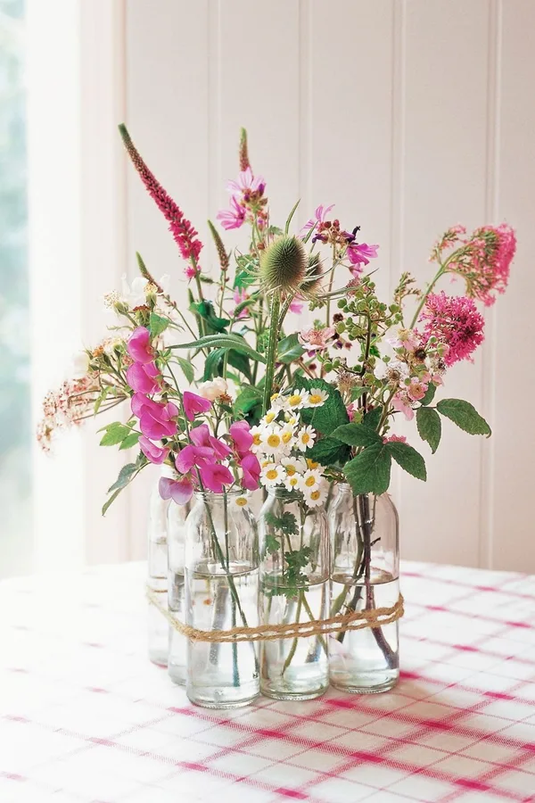 easy-table-decoration-ideas-with-flowers