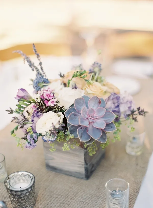 easy-table-decoration-ideas-with-flowers