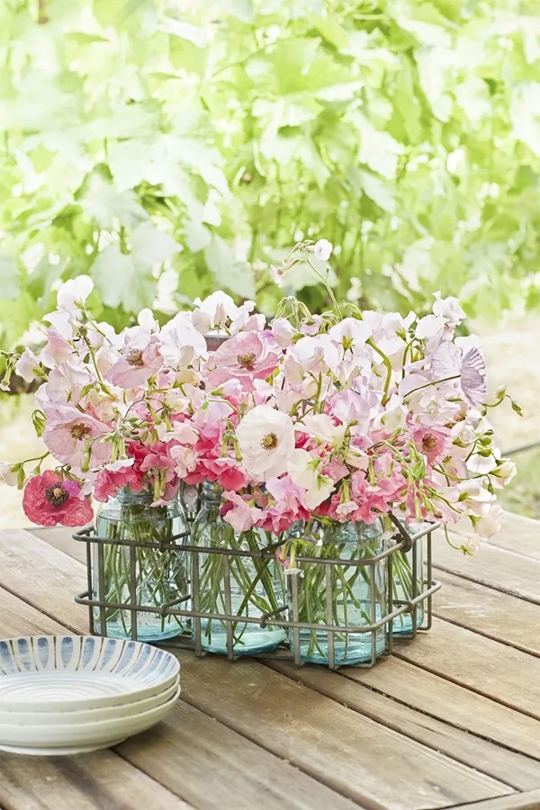 easy-table-decoration-ideas-with-flowers