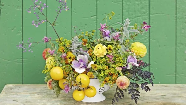 easy-table-decoration-ideas-with-flowers