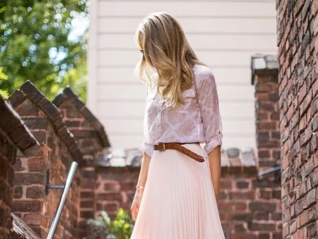 what-type-of-tops-to-wear-with-long-skirts