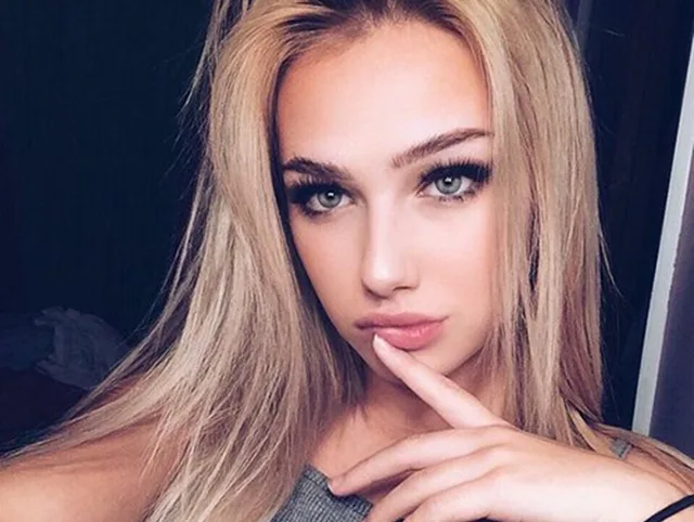 Best-Selfie-Poses-For-Boys-and-Girls