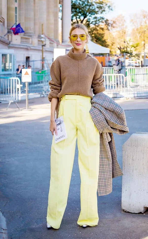 Attractive-Ways-to-Wear-Sweater-in-Work-Places