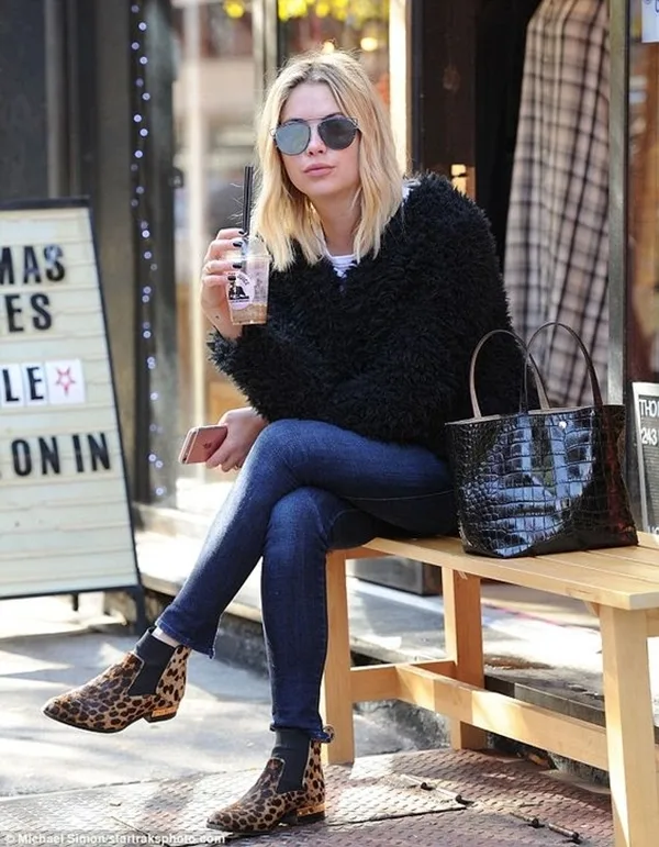 Attractive-Ways-to-Wear-Sweater-in-Work-Places