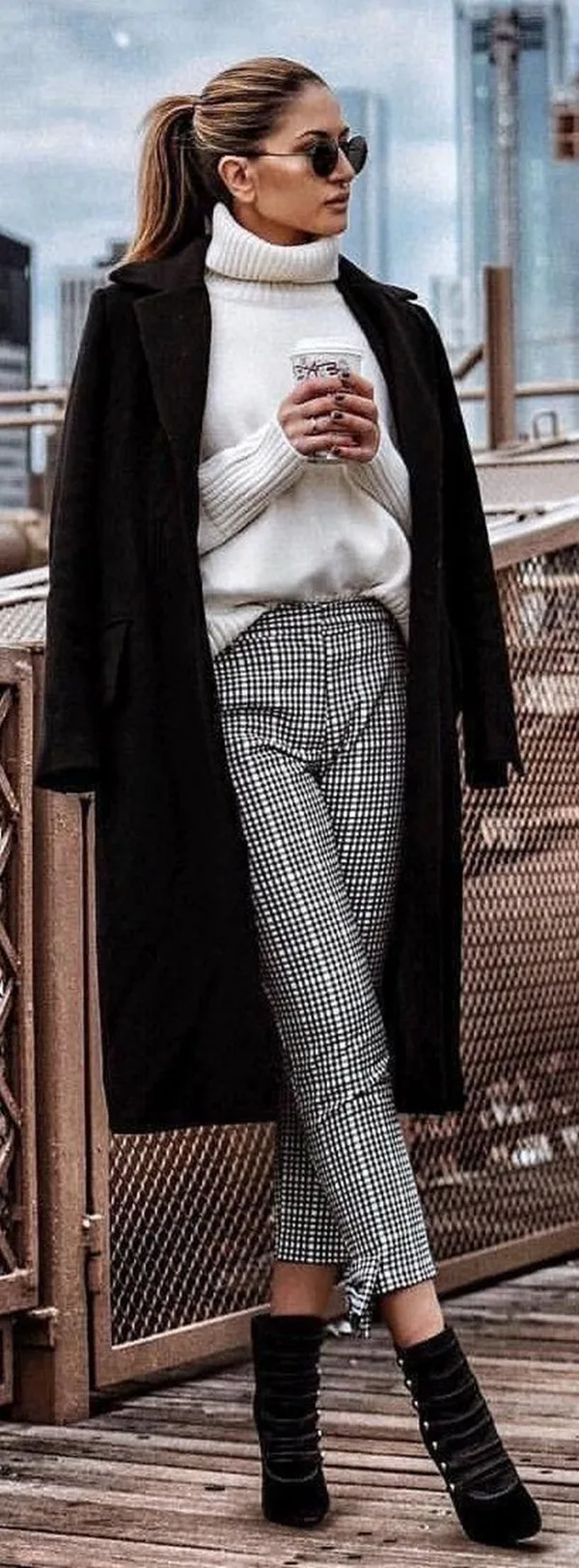 Attractive-Ways-to-Wear-Sweater-in-Work-Place