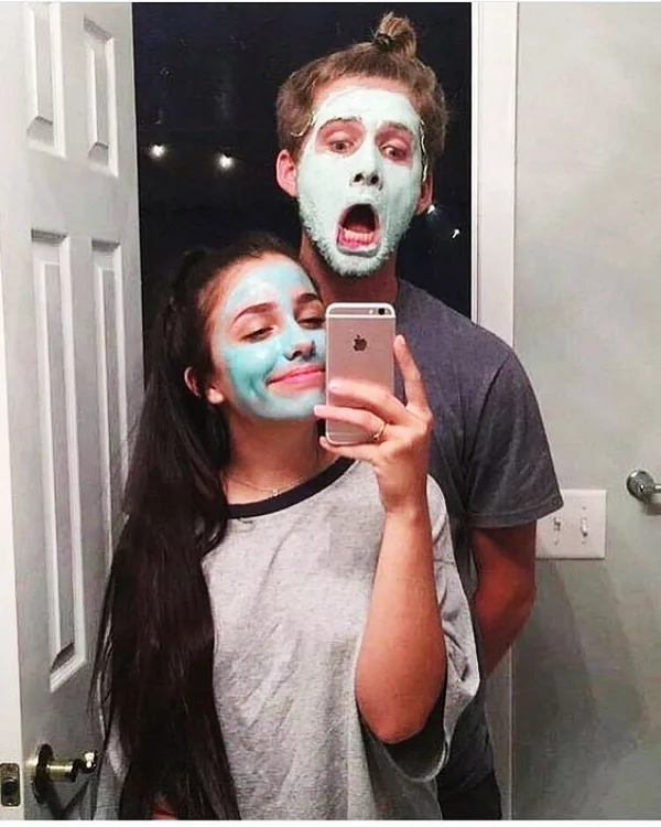 Best Selfie Poses For Couples