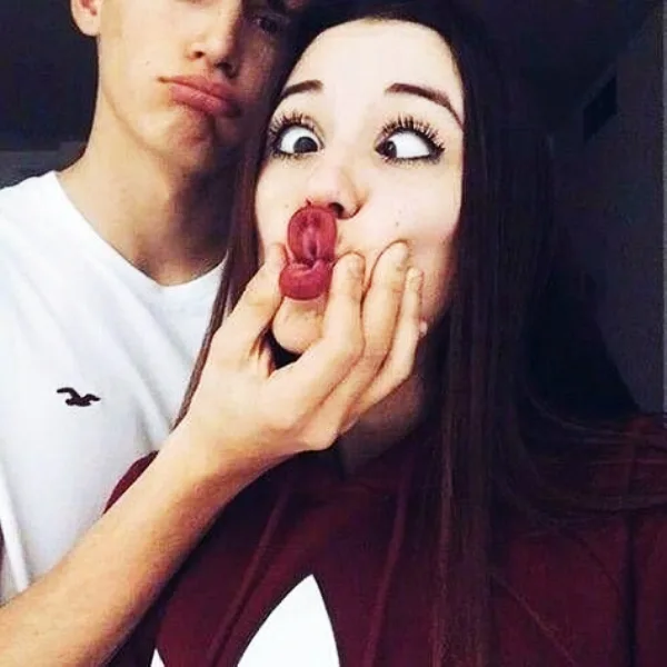 Best Selfie Poses For Couples