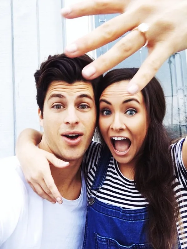 Best Selfie Poses For Couples