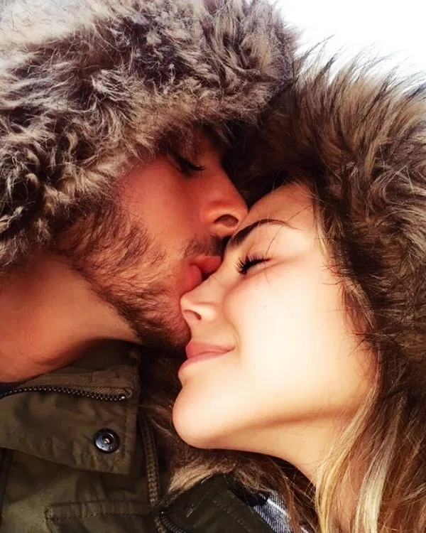 Best Selfie Poses For Couples