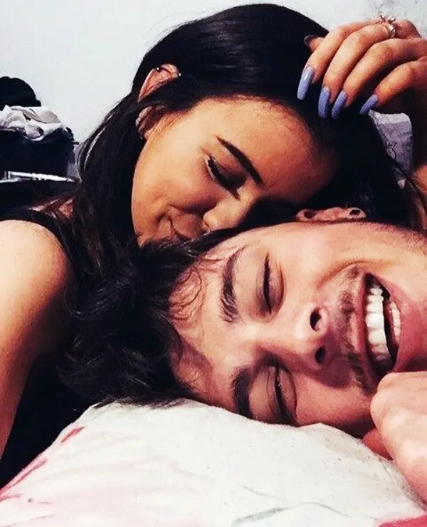 Best Selfie Poses For Couples