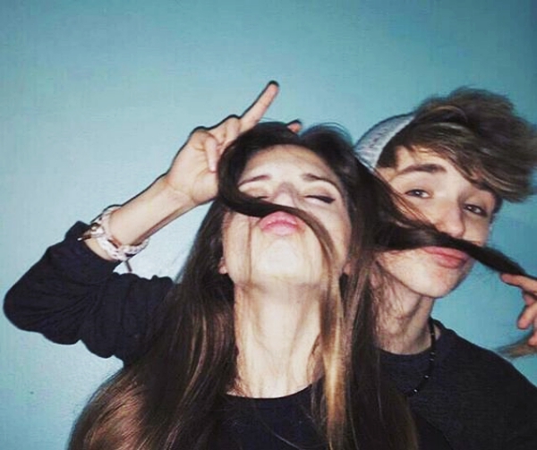 40 Best Selfie Poses For Couples Buzz16 