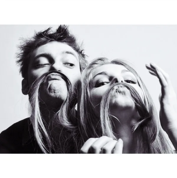 Best Selfie Poses For Couples