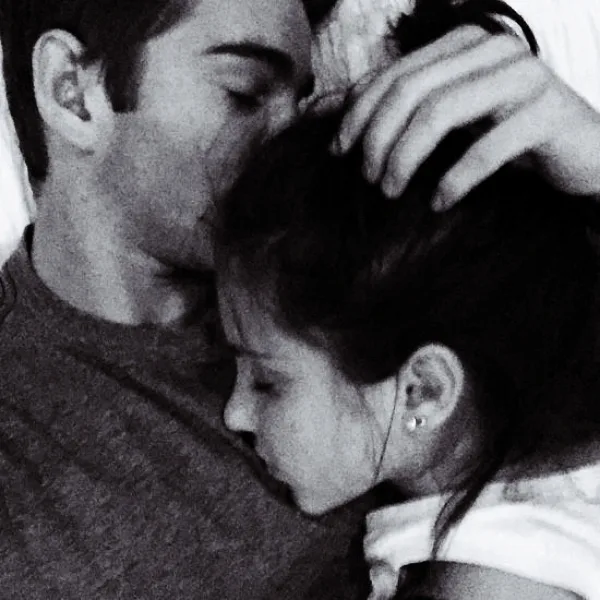 Best Selfie Poses For Couples