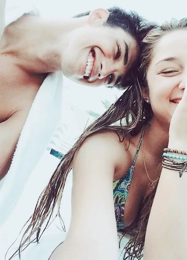 Best Selfie Poses For Couples