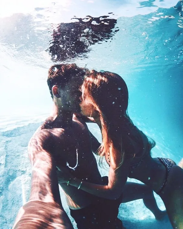 Best Selfie Poses For Couples