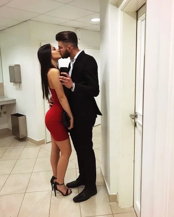 Best Selfie Poses For Couples