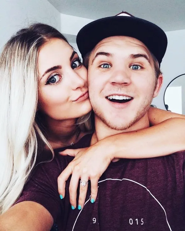 Best Selfie Poses For Couples