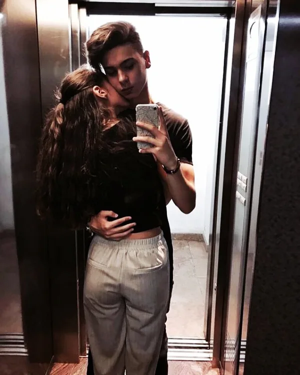 Best Selfie Poses For Couples