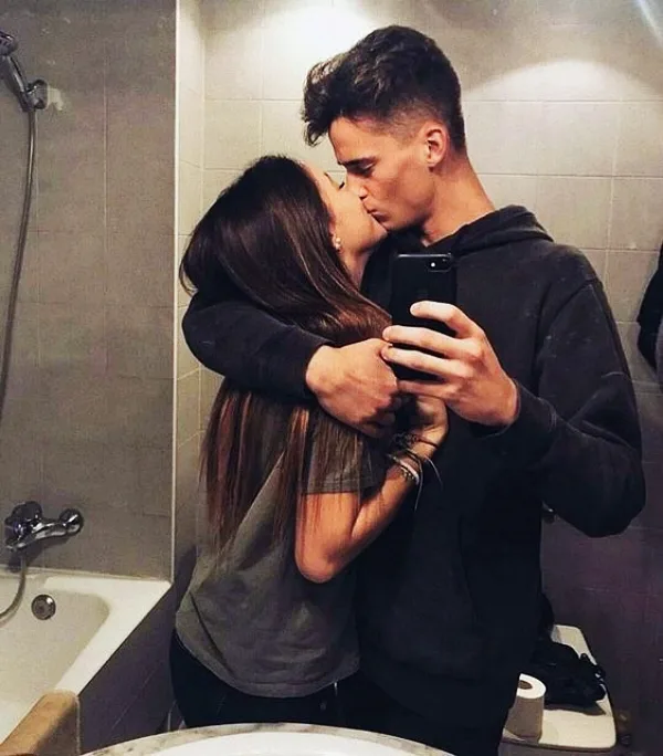 Best Selfie Poses For Couples