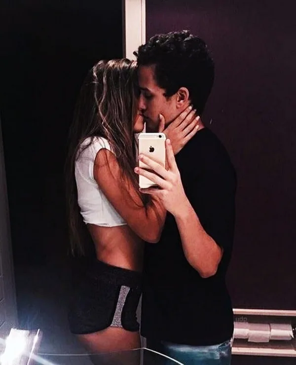 Best Selfie Poses For Couples